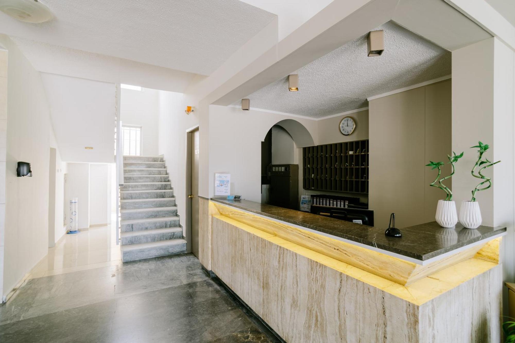Zephyros Hotel 3*