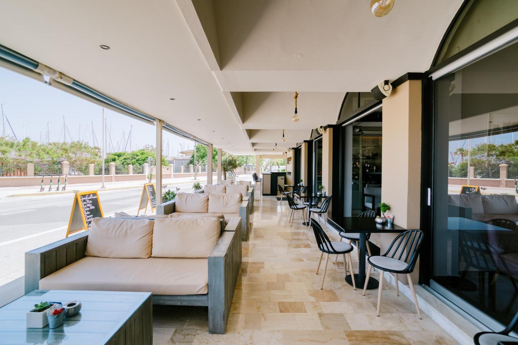 Zephyros Hotel