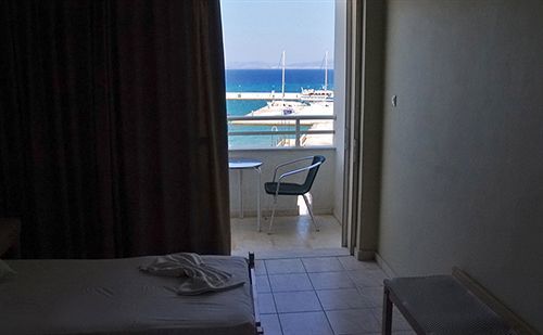 Zephyros Hotel 3*