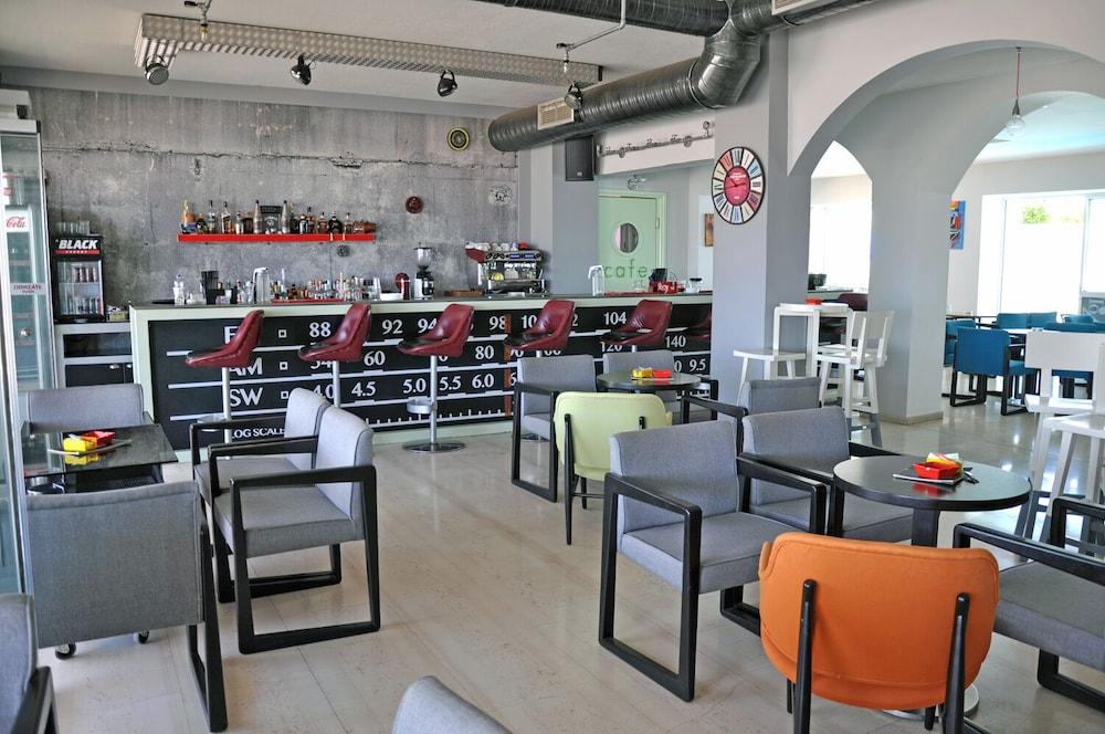 Zephyros Hotel 3*