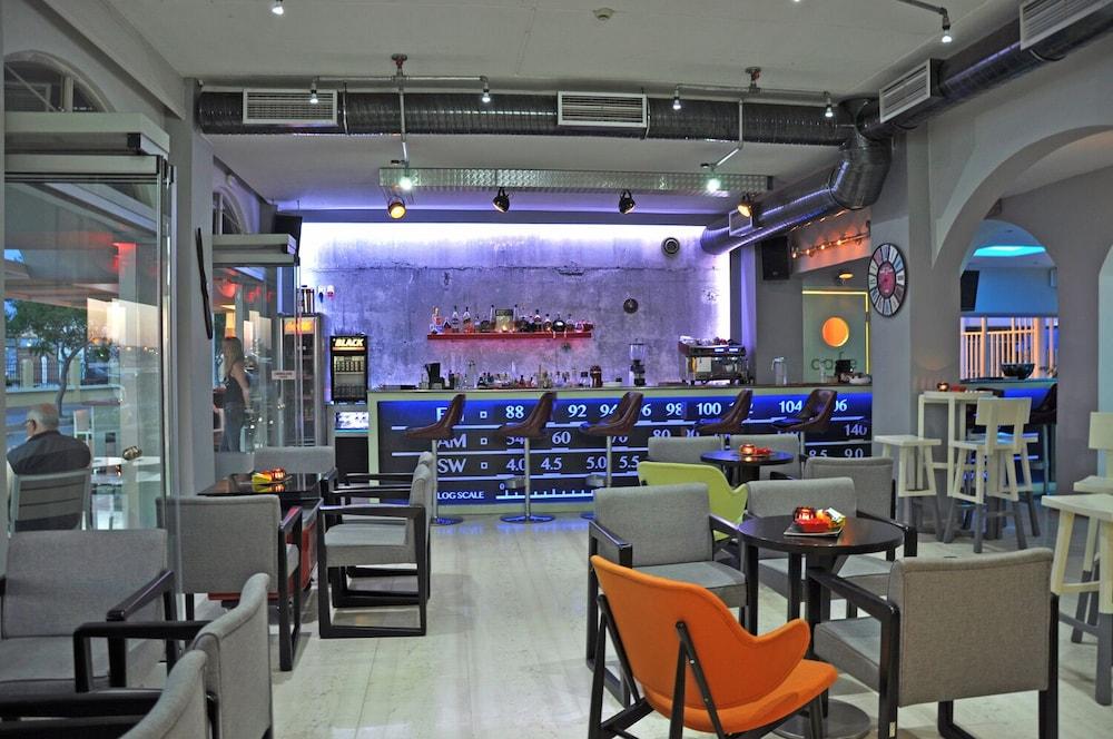 Zephyros Hotel